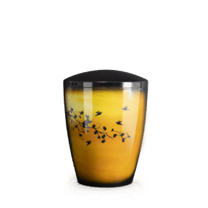 Airbrush-Urne mit Katze auf Ast vor farbenfrohem Himmel – kunstvoll handbemalt und aus biologisch abbaubarem Naturstoff gefertigt