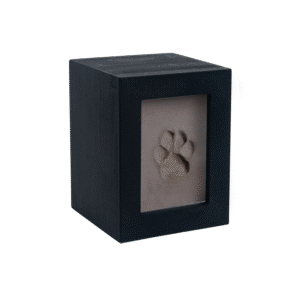 urne-mit-pfotenabdruck-aus-holzoptik-fuer-asche-und-erinnerungen
